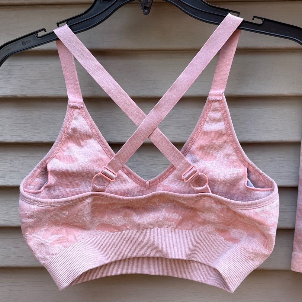 Set - AYBL Seamless Sports Bra and Shorts Size Medium - Picture 7 of 11